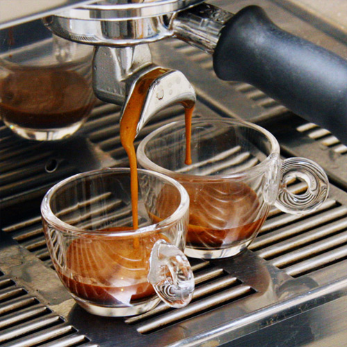 Science décalée comment ne pas renverser son café en marchant